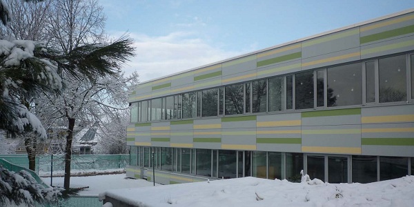 Fassadenansicht Hauptgebäude nach der Sanierung Fassadenansicht Hauptgebäude nach der Sanierung