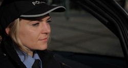 Anna Lange Anna Lange mit Polizeimütze