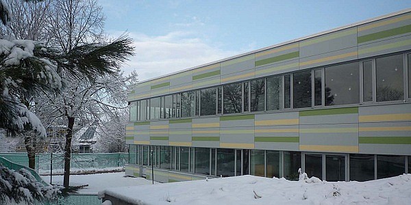 Fassadenansicht Hauptgebäude nach der Sanierung Fassadenansicht Hauptgebäude nach der Sanierung