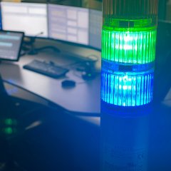 Arbeitsplatz hinter Anzeigeleuchte Arbeitsplatz hinter Anzeigeleuchte