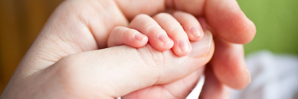 Babys Hand in Mamas Hand