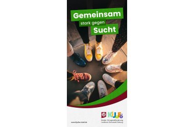 Verschiedene Schuhe von Menschen, die im Kreis stehen, mit dem Text 'Gemeinsam stark gegen Sucht'