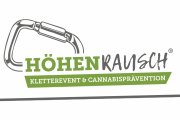 Logo mit grünem Schriftzug 'HÖHEN' und schwarzem Schriftzug 'RAUSCH' neben einem Karabinerhaken und grünem Banner mit Text 'KLETTEREVENT & CANNABISPRÄVENTION'