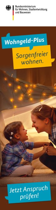 Werbebanner für Wohngeld: Eine junge Mutter sitzt mit ihrem Kind auf dem Boden.