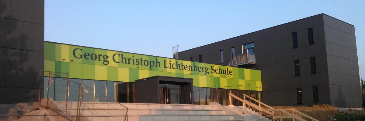 Schulgebäude Georg-Christoph-Lichtenberg-Schule, Haupteingang