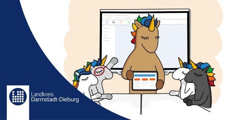 LaDaDi Einhörner mit Logo LaDaDi Einhörner, Lehrerin mit Schülern vor einer Tafel, mit Landkreislogo