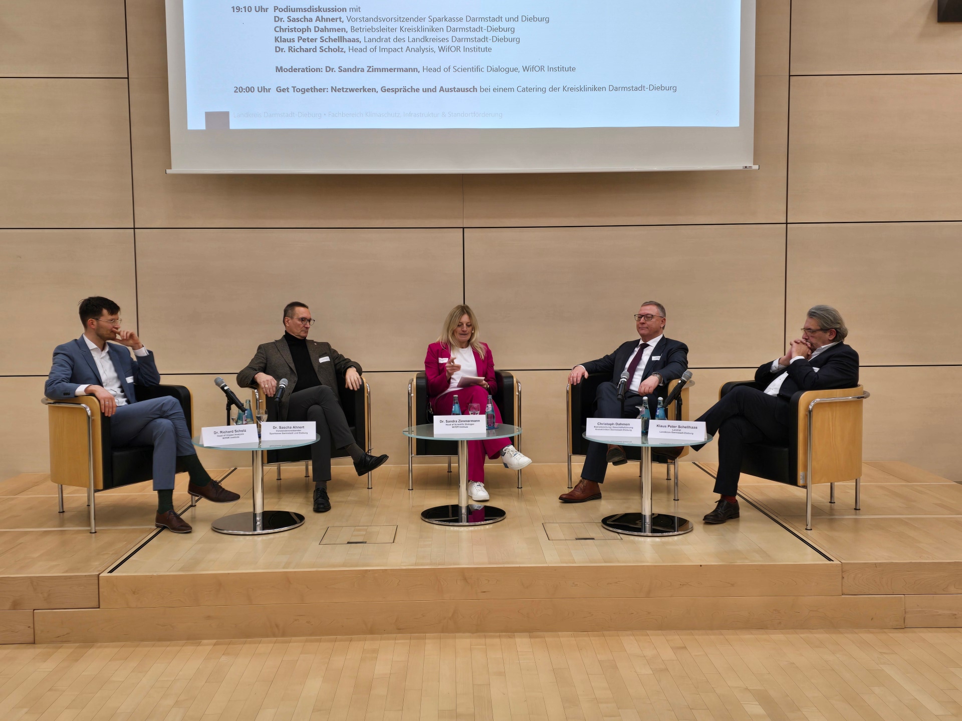 Podium bei der Vorstellung der WifOR-Studie