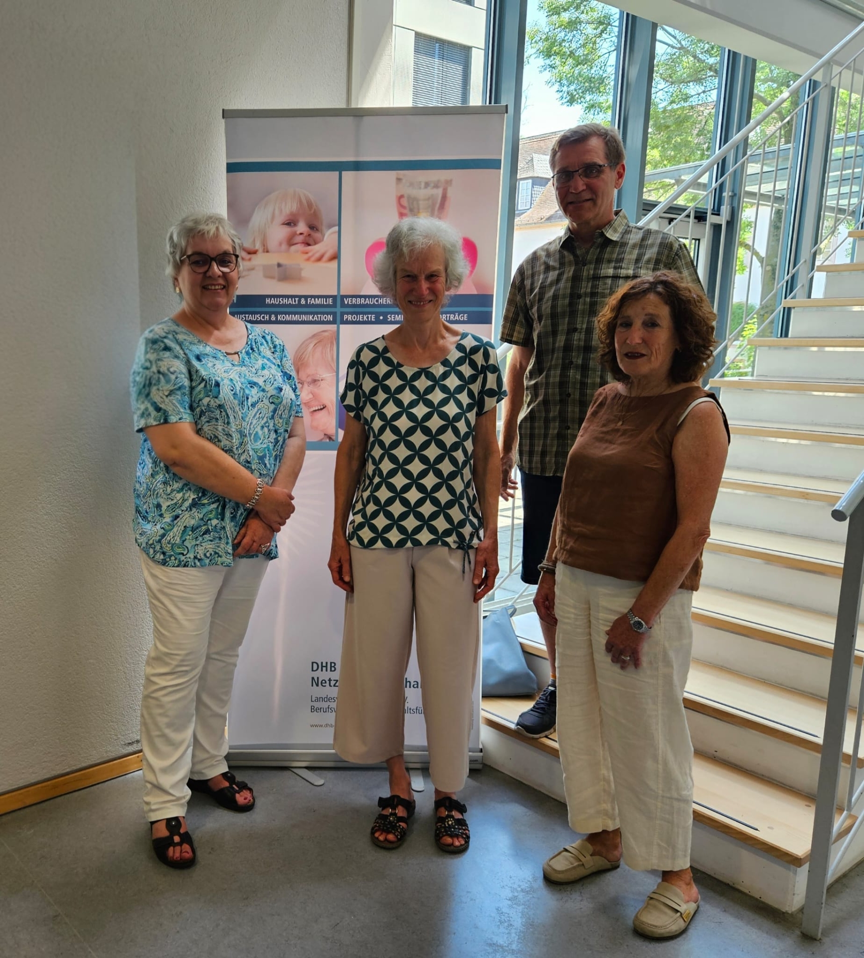 Stabwechsel in der Verbraucherberatung im Kreishaus Dieburg: Die neue Leiterin Birgit Bahlecke übernimmt die Verantwortung von ihrer Vorgängerin Sabine Hentschel. Gemeinsam mit Matthias Gärtner und Judith Hein bildet sie das Team der Verbraucherberatung Dieburg (v.l.n.r). 