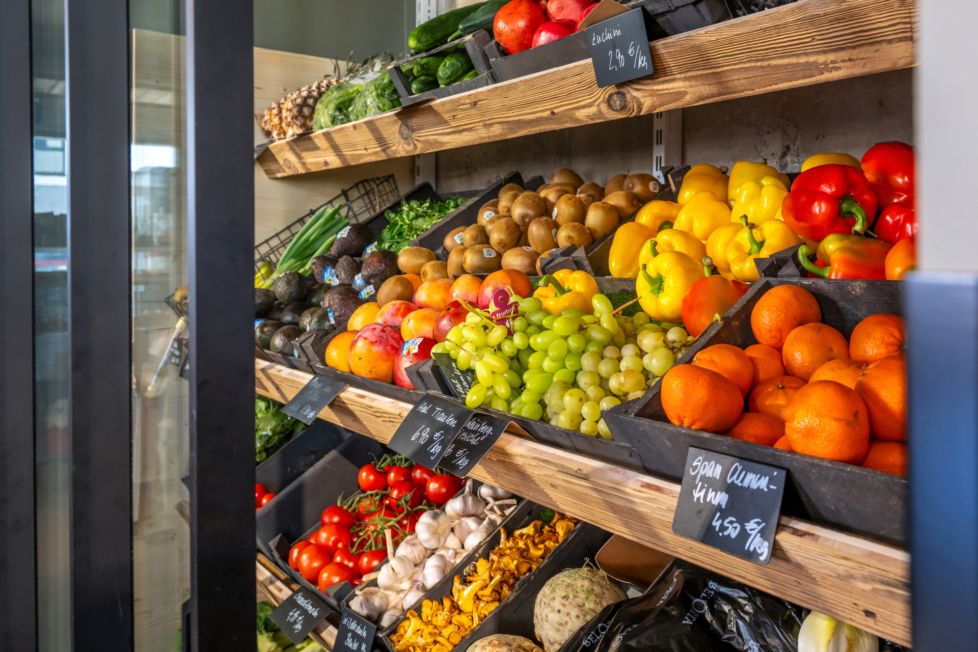 (c) André Schösser Buntes Obst und Gemüse beim Landlädchen Strauss in Roßdorf (c) André Schösser Buntes Obst und Gemüse beim Landlädchen Strauss in Roßdorf